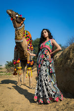 Load image into Gallery viewer, Butterfly Border Kalidaar Saree in Black &amp; White Ikat Print - Saaj By Ankita
