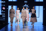 Load image into Gallery viewer, Handwoven Cotton in Geometric Pattern Tuxedo Pant-Suit - Saaj By Ankita
